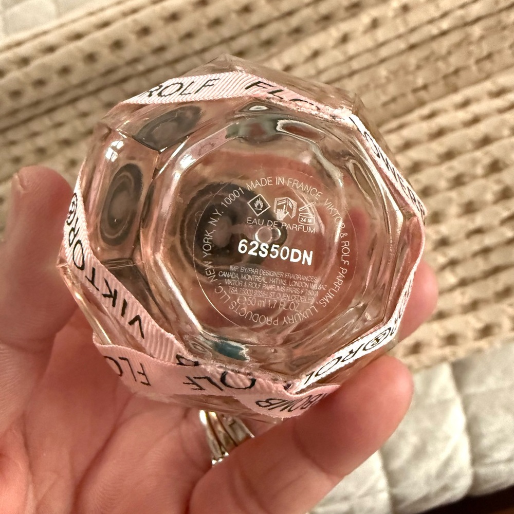 Viktor Rolf Flowerbomb Eau de Parfum - Picture 6 of 7